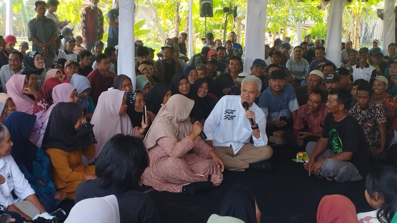 Ganjar Dicurhati Masalah KUR hingga BLT saat Temui Petani di Blora
