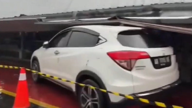 Kanopi Drop Zone Stasiun Tugu Yogyakarta Roboh, PT KAI Pastikan Layanan Tak Terganggu