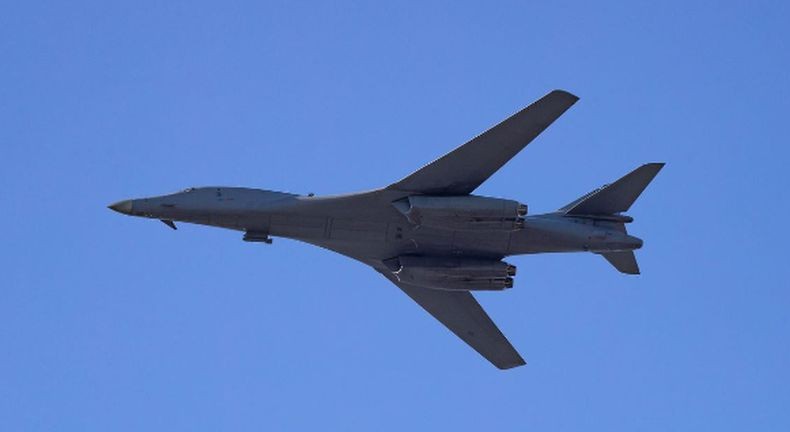 Pesawat Pengebom Angkatan Udara AS B-1B Lancer Jatuh 