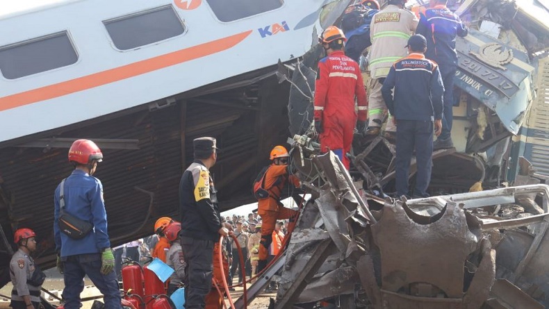 3 Korban Tewas Tabrakan Kereta di Bandung, Salah Satunya Pramugara KA Turangga 