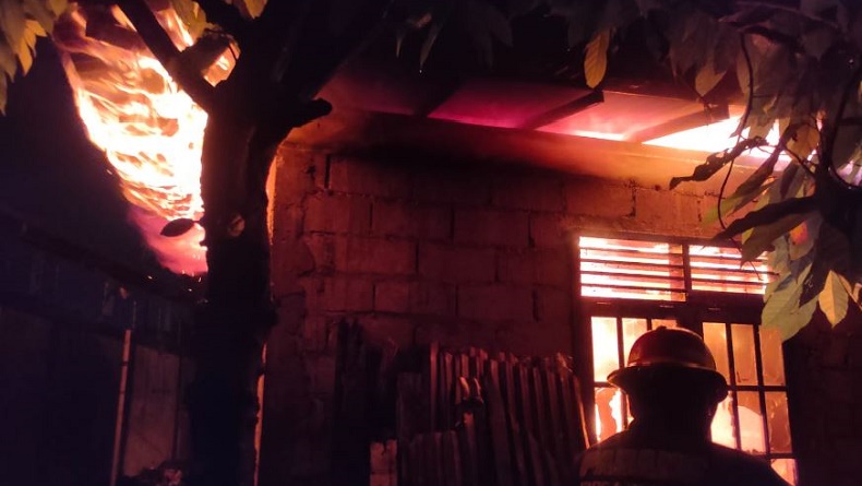 Kebakaran di Padang, 3 Rumah dan Toko Dilalap Kobaran Api