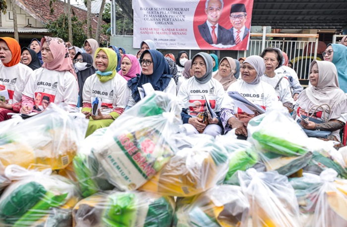 Wujudkan Program Mudah Ganjar-Mahfud MD, Relawan di Malang Jual Sembako Murah Rp20.000