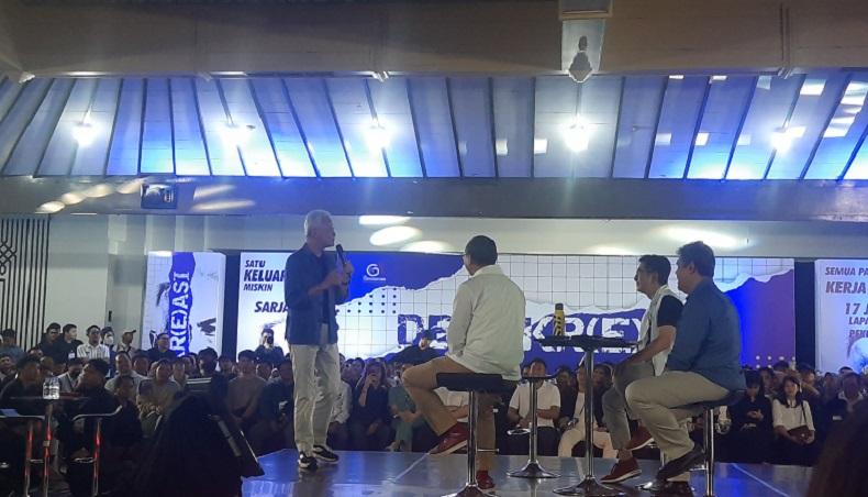 Ganjar Diskusi dengan Generasi Muda di Acara DEMOKR(E)ASI