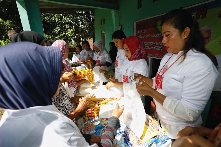 Gerakan Pemuda dan Perempuan Gowa Kenalkan Program Kerakyatan Ganjar-Mahfud Melalui Pasar Sembako Murah