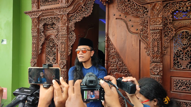 Diperiksa Bawaslu gegara Video Bagi-Bagi Duit, Gus Miftah: Itu Uangnya Haji Haer