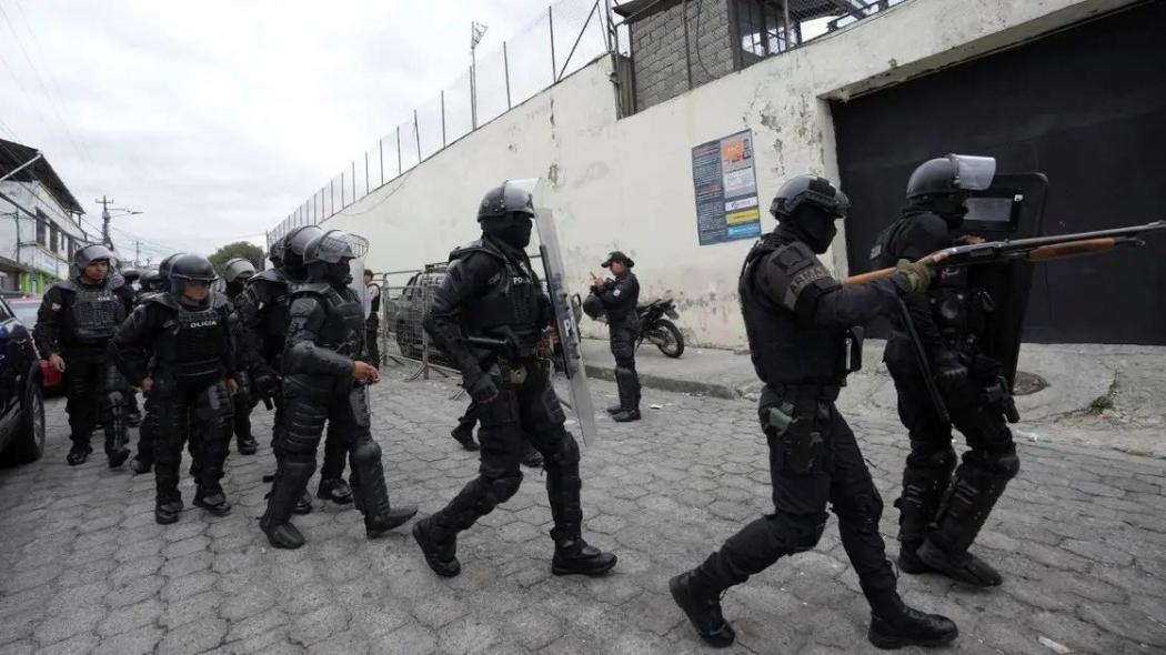 Polisi dan Tentara Ekuador Bebaskan 136 Sipir dan Pegawai Penjara yang Disandera Napi