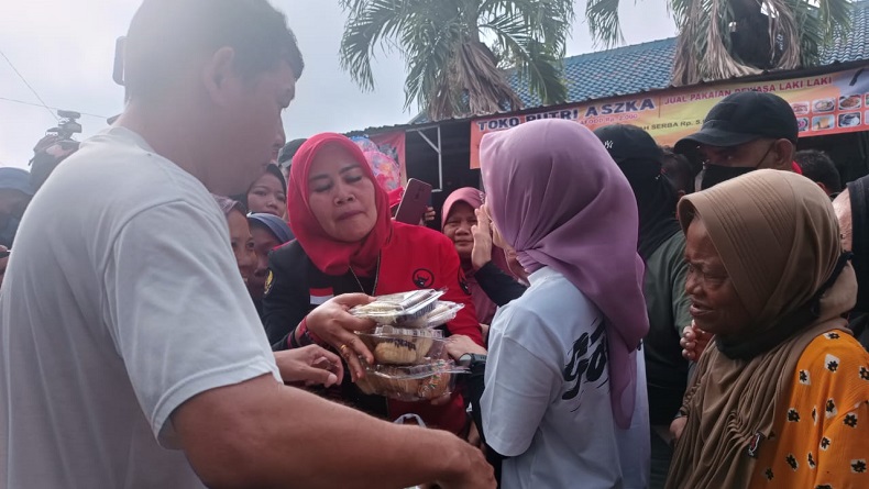 Bertemu Warga di Pasar Tradisional, Siti Atikoh Dicurhati Emak-Emak hingga Ojek Konvensional