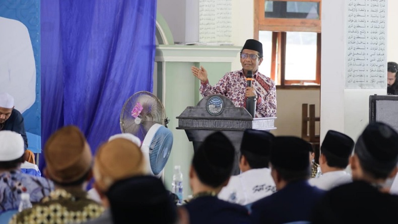 Pengasuh Ponpes Miftahul Ulum Karangdurin: Mahfud Berani Katakan yang Benar Meski Pahit