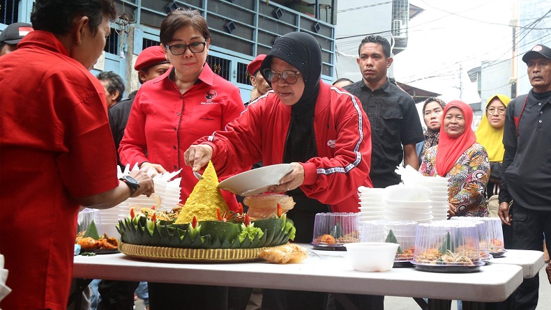 HUT ke-51 PDIP, Risma Tumpengan dengan Warga Tambora Jakbar