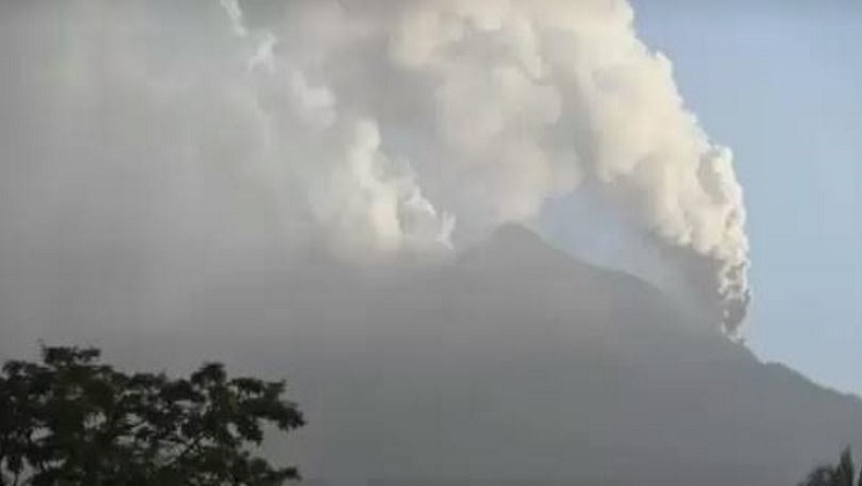 Aktivitas Gunung Lewotobi Laki-Laki di NTT Meningkat, Keluarkan 8 Kali Guguran Lava