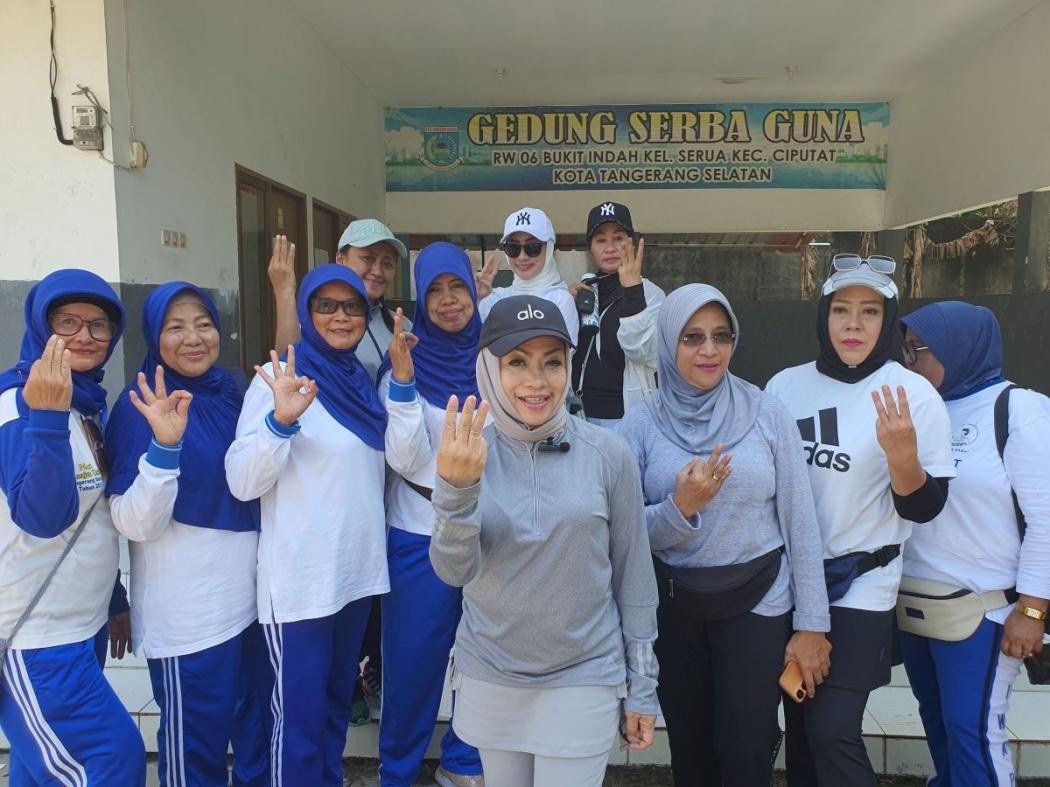 Warga di Ciputat Senam Terapi LTK bareng Caleg Perindo Dyah Anita