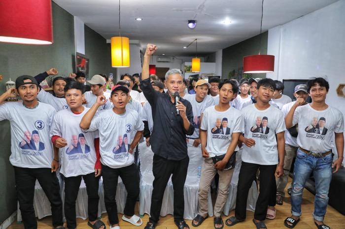 Edukasi Raup Cuan dari Tiktok, Des Ganjar Kenalkan Program ‘Gratisin’ Internet dari Ganjar-Mahfud   