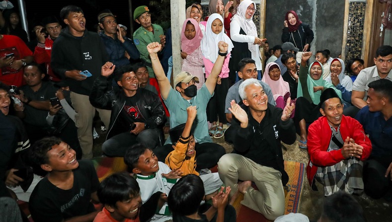 Momen Ganjar Menginap di Rumah Warga Banjarnegara, Nobar Timnas Vs Irak