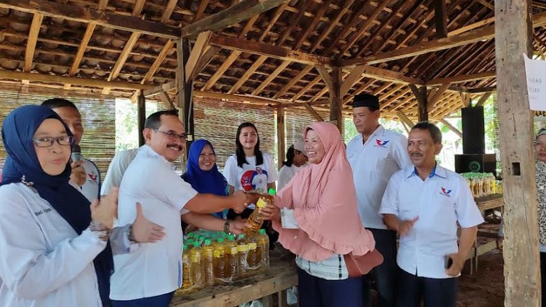 Bantu Masyarakat, Partai Perindo Gelar Bazar Minyak Goreng hingga Pelosok Gunungkidul