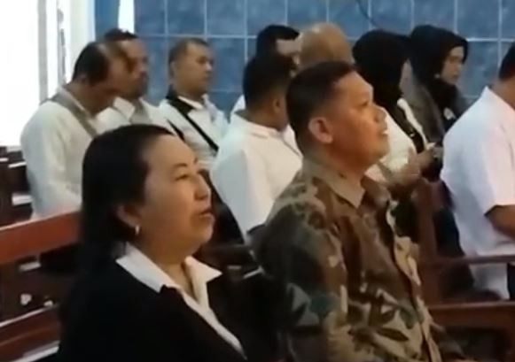 Caleg Perindo Jeannie Latumahina Natal Bersama 350 Pendeta di Tulungagung