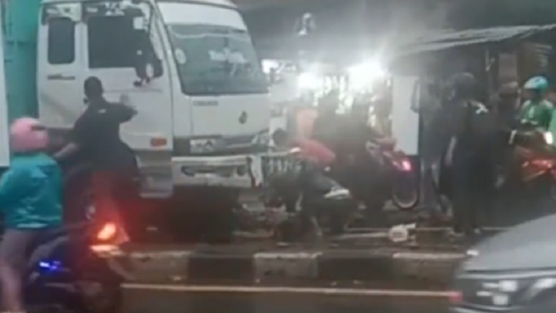 Terjatuh dari Motor saat Hindari Lubang, Perempuan di Maros Tewas Tertabrak Truk 