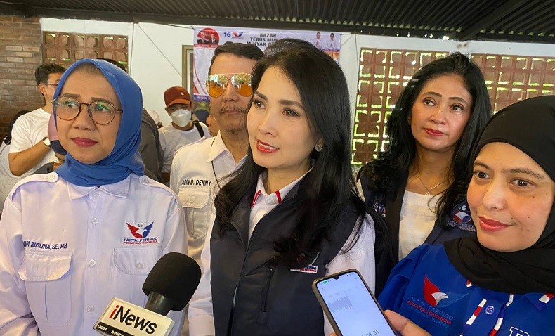 Bazar Murah di Pejaten Timur, Liliana Tanoesoedibjo Ingatkan Semua Caleg Partai Perindo Harus Turun ke Masyarakat