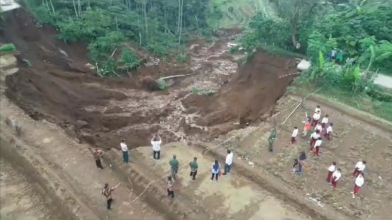 Longsor, Jalan Penghubung Antardesa di Temanggung Terputus
