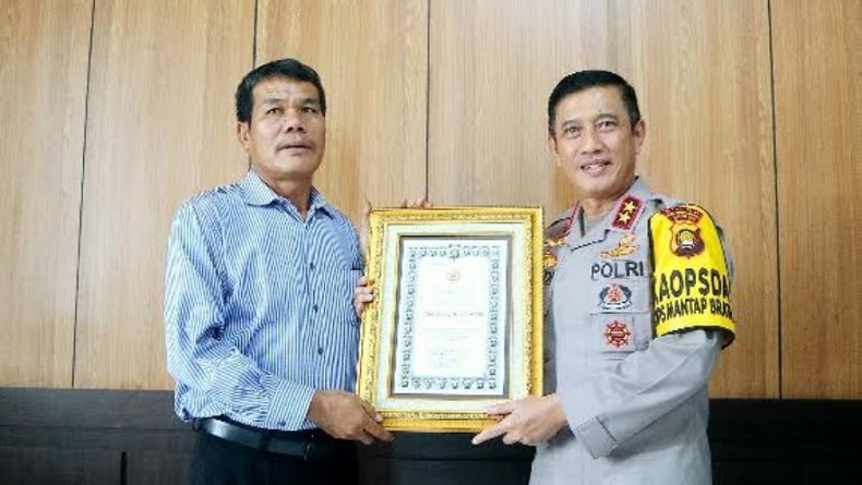 Warga Tanjab Barat Diberi Penghargaan, Punya Naluri Polisi Ungkap Kasus Sabu 3 Kg