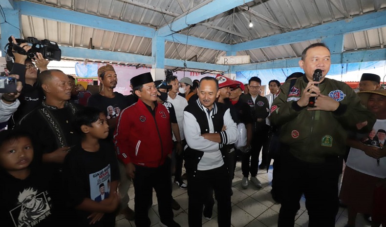 TPN dan Cak Lontong Tetap Semangat Kampanyekan Ganjar-Mahfud di Banten meski Diguyur Hujan