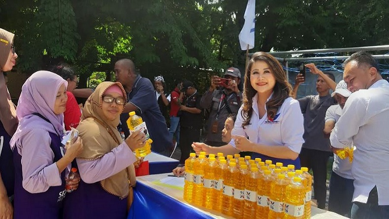Caleg Perindo Gelar Pemeriksaan Kesehatan dan Bazar Minyak Goreng, Natalia: Semoga Bermanfaat
