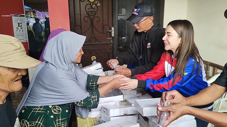 Caleg Perindo Rere Tati Gelar Pemeriksaan Mata Gratis di Kampung Pulo Depok