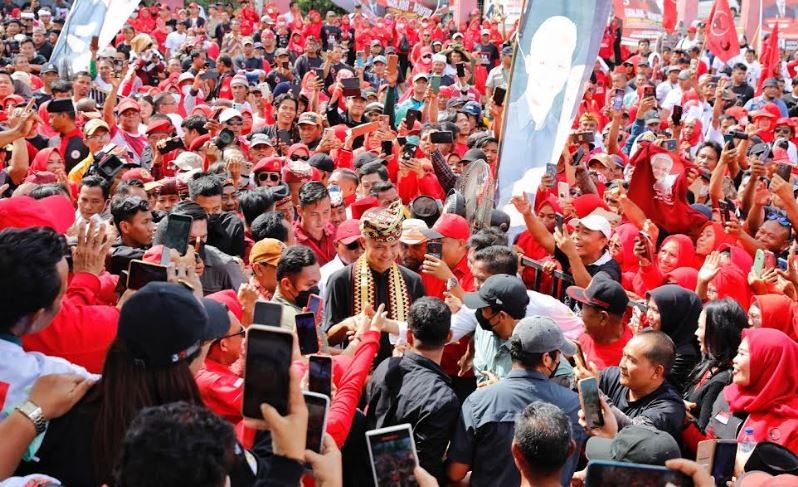 Hajatan Rakyat di Lampung, Massa Rela Panas-Panasan Sambut Ganjar Pranowo