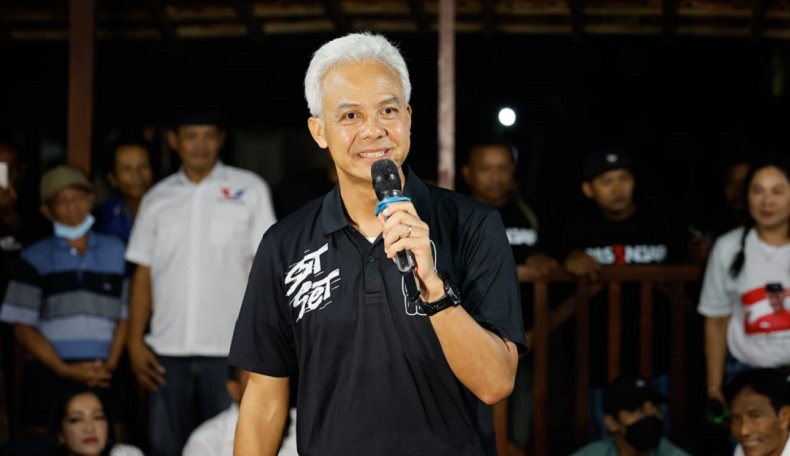 Ganjar Sarankan Mahfud MD Mundur dari Menko Polhukam