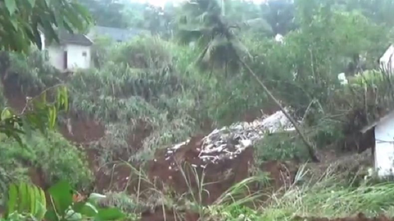 Tebing Longsor di Sukabumi Timbun 10 Rumah, Warga Panik Berhamburan