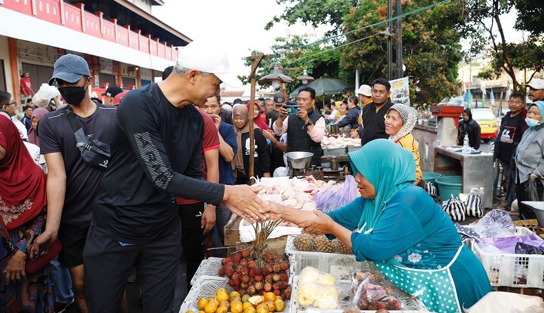 Blusukan ke Pasar Projo Ambarawa, Ganjar Diteriaki Presiden