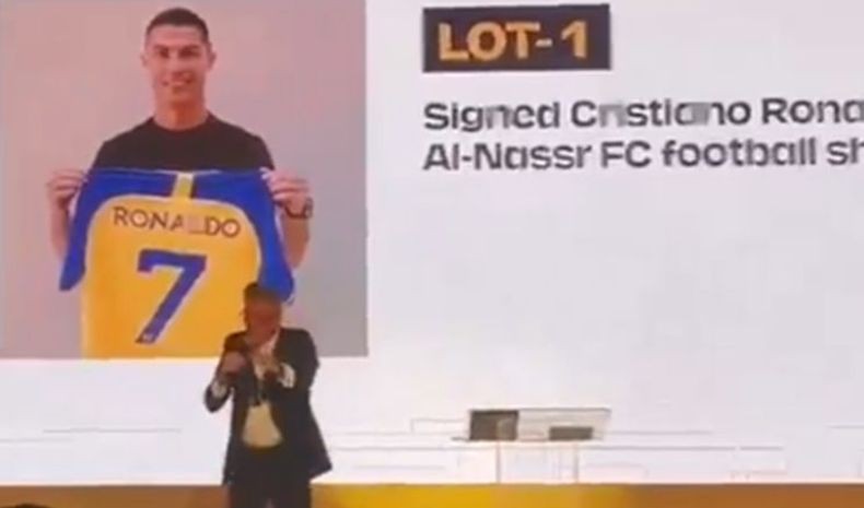 Wow, Kostum Sepak Bola Cristiano Ronaldo Terjual Rp2 Miliar dalam Lelang
