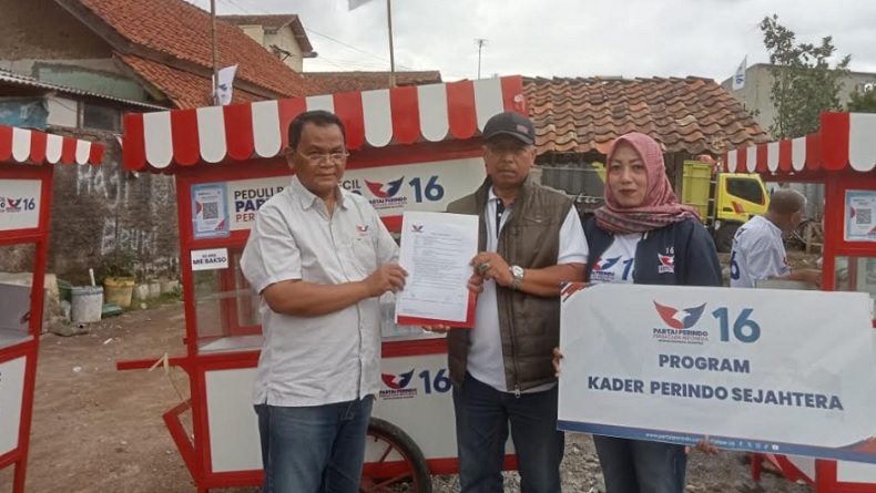 Gelar Program Kader Perindo Sejahtera di Nagreg, Caleg Abdul Khaliq  Bagikan Gerobak Usaha