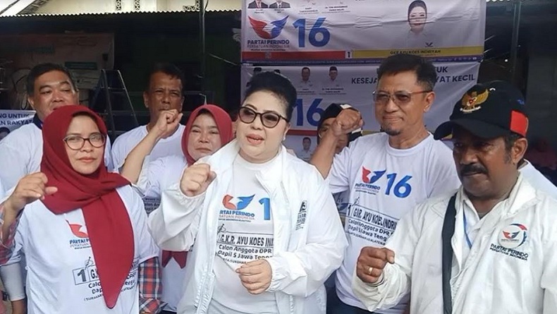 Bantu Warga, Caleg Partai Perindo GKR Ayu Koes Indriyah Gelar Bazar Murah di Sukoharjo