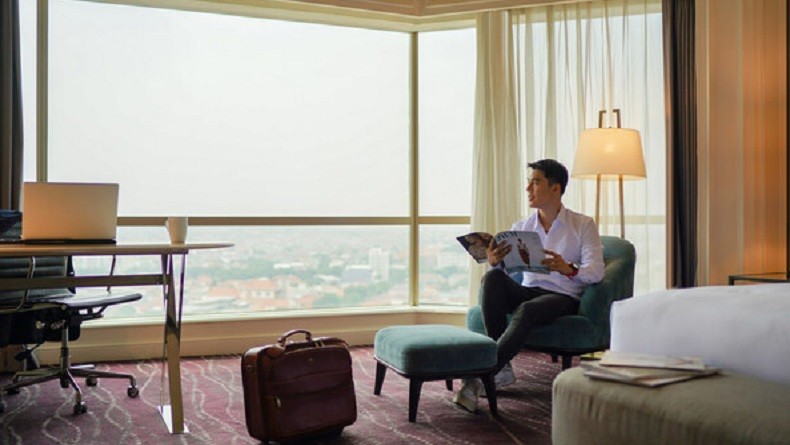 5 Cara Hilangkan Stres karena Pekerjaan, Makan Enak hingga Nginap di Hotel