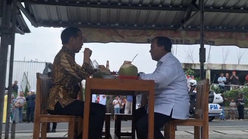 Hasto Sindir Jokowi Makan Bakso Bareng Prabowo: Mau Makan Jagung tapi Nggak Tumbuh