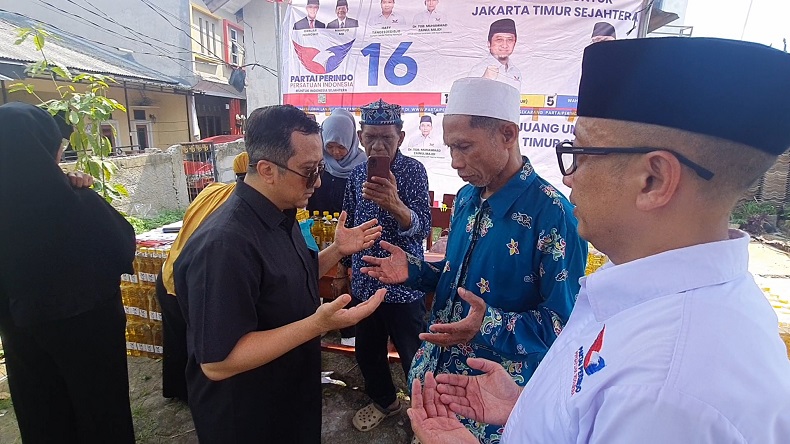 Momen Ustaz Yusuf Mansur Ajarkan Warga Cilangkap Baca Selawat Jibril