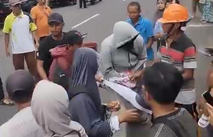 Bentangkan Spanduk ke Presiden Jokowi, Warga Gunungkidul Dianiaya Aparat