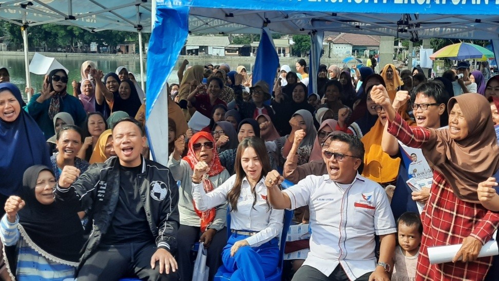 Kampanye di Kampung Lio Bareng Perindo, Vicky Prasetyo Diserbu Emak-Emak