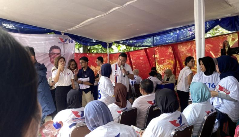 Caleg Perindo Diska Resha Jelaskan Program Unggulan Ganjar-Mahfud ke Warga Kebon Baru