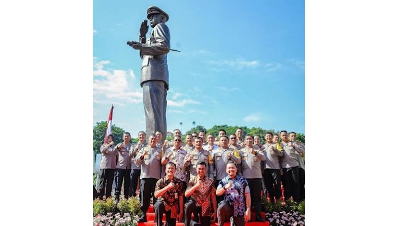 Polda Jateng Punya Monumen Baru Patung Jenderal Hoegeng, Ini Harapan Kapolda