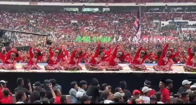 Kemeriahan Konser Salam Metal Ganjar - Mahfud, 700 Penari Tampil Unik dengan Kacamata Hitam 