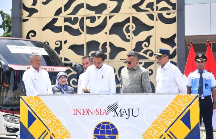 Duh! Jokowi Sebut Kemacetan di Jabodetabek Bikin Rugi hingga Rp100 Triliun   