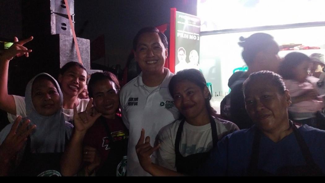 Debat Final Capres, Relawan Progresif & Komunitas Peluru Tak Terkendali Gelar Nobar Bareng Warga Cilincing