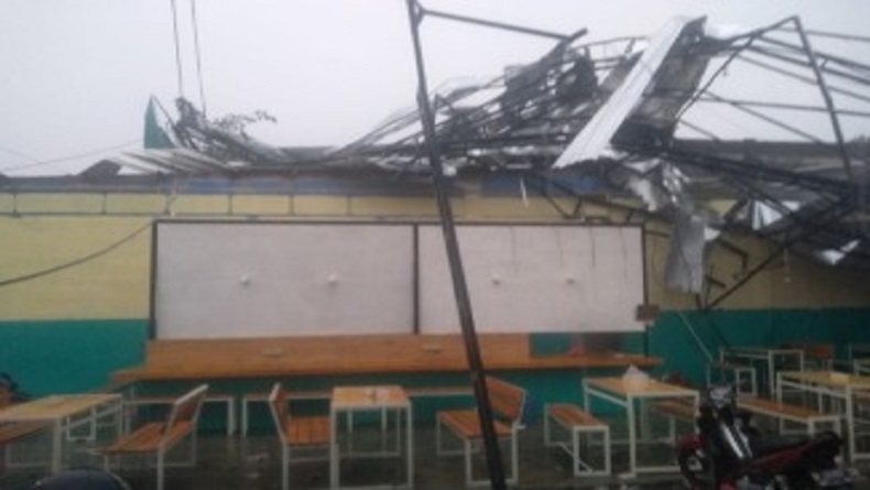 Angin Kencang Terjang Sidoarjo, 1 Orang Tewas Tertimpa Material Bangunan