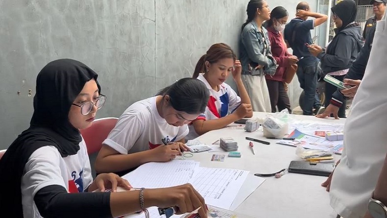 Caleg Partai Perindo Selvianti Joenoes Bagikan KTA Berasuransi ke Warga Denpasar