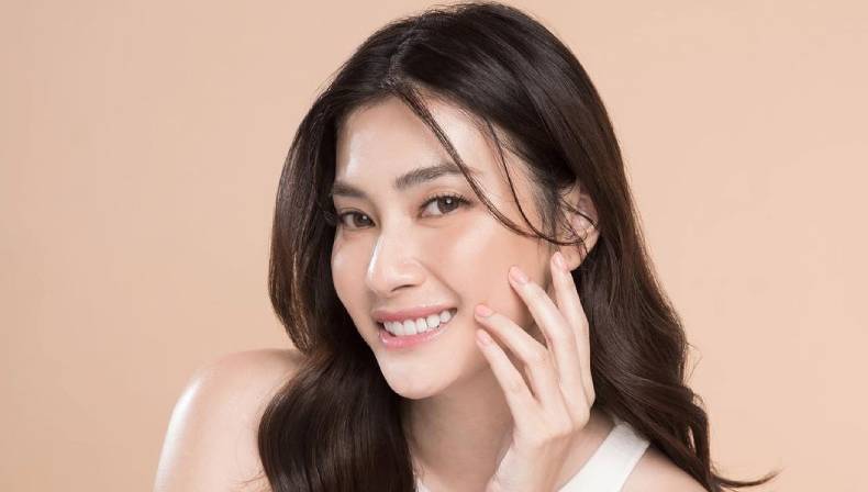 Profil dan Biodata Demmy Febriana, Artis Cantik yang Jadi Sahabat Yasmin Napper