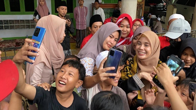 Siti Atikoh Safari Politik ke Banten, Kunjungi Kediaman Abuya Muhtadi 