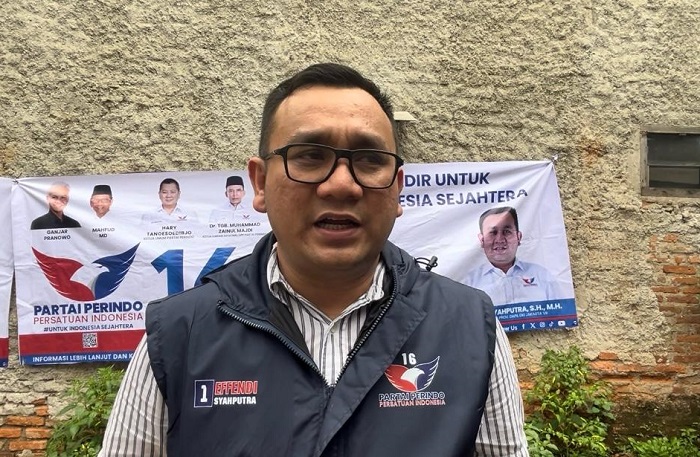 Caleg Perindo Dengar Curhatan Warga soal Tingginya Harga Sembako di Kramat Pela