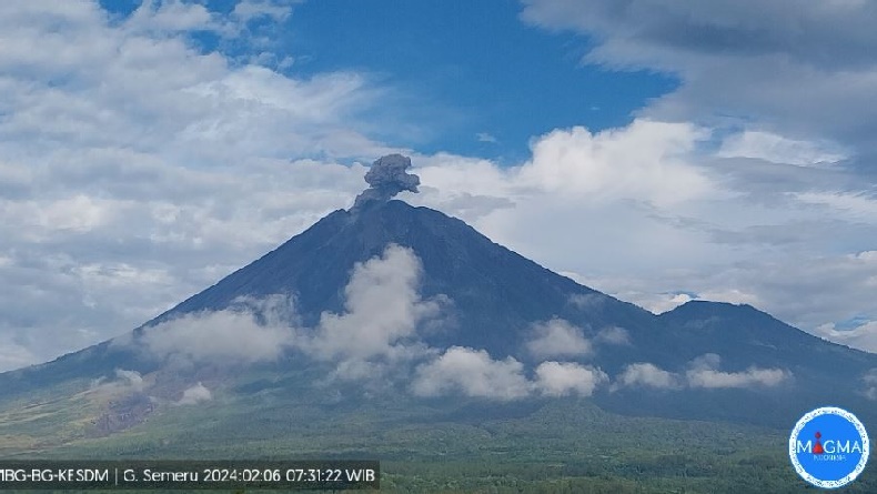 Gunung Semeru 2 Kali Erupsi Pagi Ini, Letusan Setinggi 1.000 Meter di Atas Puncak