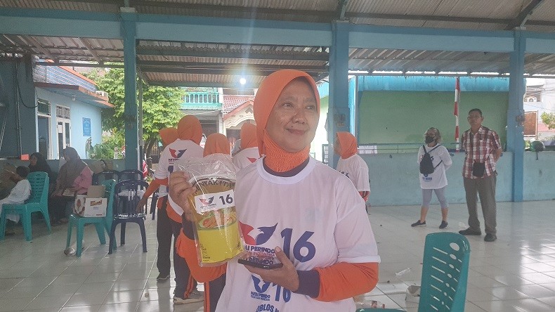 Caleg Partai Perindo Alex Maramis Gelar Tebus Murah Minyak Goreng, Warga: Membantu Menghemat